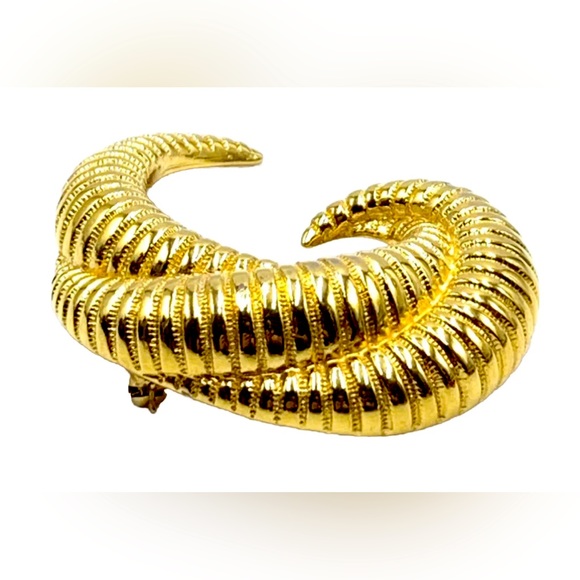 MONET Large Vintage Vintage Gold Tone Crescent Ribbed Textured Pin Brooch - Picture 3 of 8